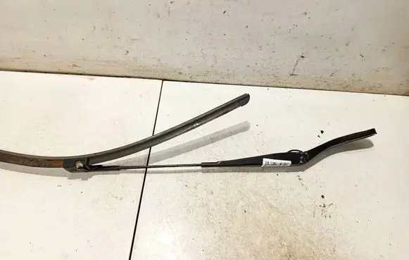 Front wiper blade arm