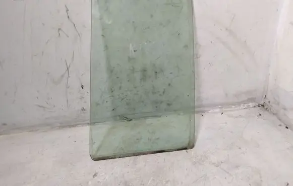 Rear vent window glass