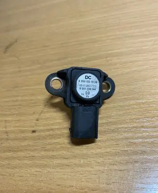 Mercedes-Benz E W212 Air pressure sensor A0061531528 C3605