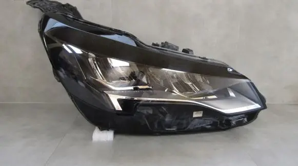 Peugeot 3008 II Headlight/headlamp 89914772