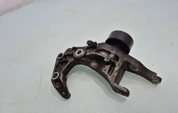 Opel Astra J Generator/alternator bracket 