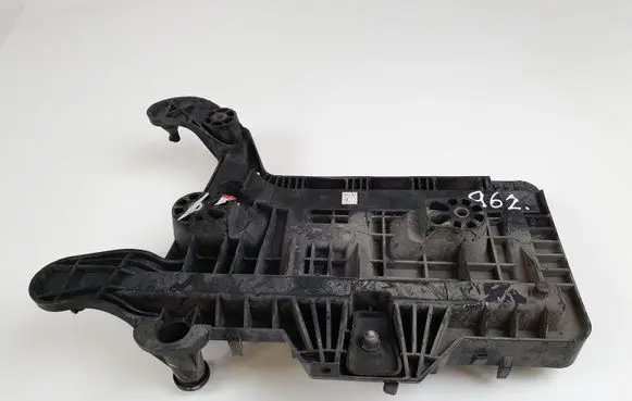 Volkswagen PASSAT B6 Battery tray 1K0915333C