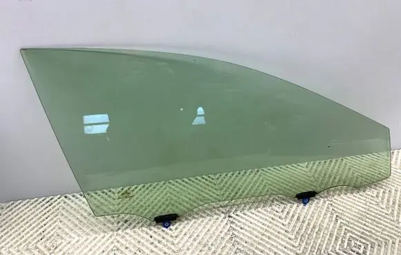 Toyota Camry VIII XV70 Front door window glass four-door