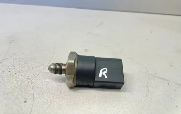 Audi A4 S4 B8 8K Fuel pressure sensor 06D906051A