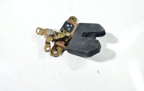 Volkswagen PASSAT B5 Tailgate/trunk/boot lock/catch/latch 
