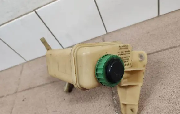Audi Coupe Power steering fluid tank/reservoir 8A0422373C