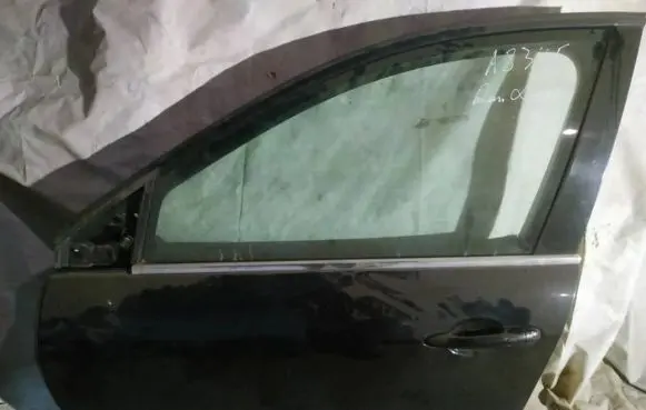 Renault Laguna III Front door juodos