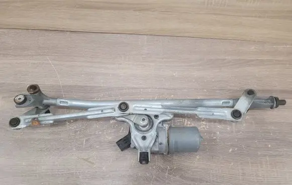 Chrysler Town & Country V Front wiper linkage and motor 05113043AA