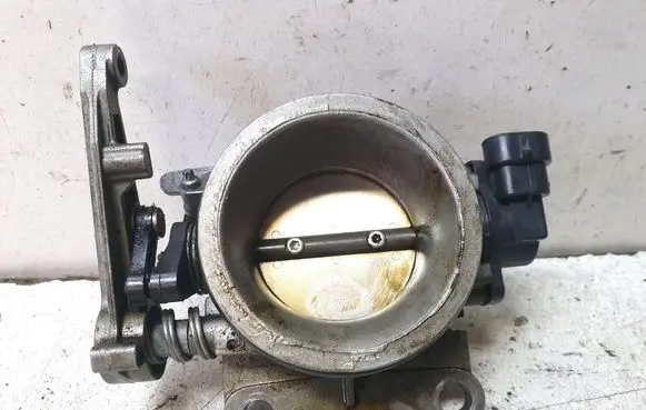 Dacia Logan I Throttle valve 7700875435