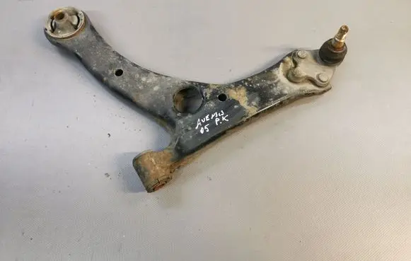 Toyota Avensis T250 Front lower control arm/wishbone