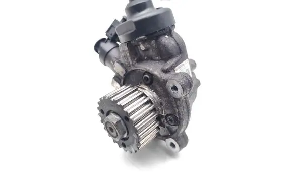 Volkswagen PASSAT B8 Fuel injection high pressure pump 04L130755D 0445010537