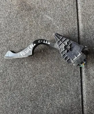 Toyota Prius (XW20) Accelerator throttle pedal 7812047050 1988003200 01K301762B5