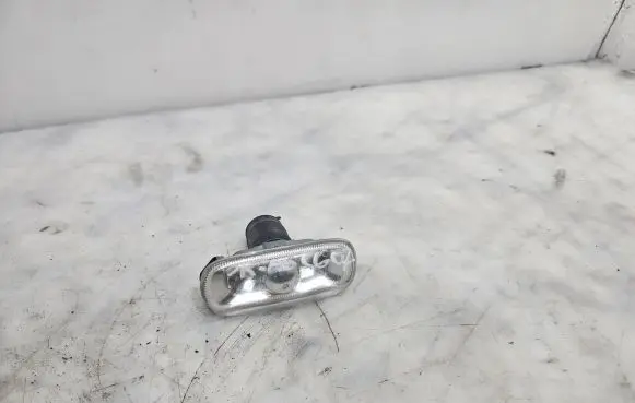 Front fender indicator light