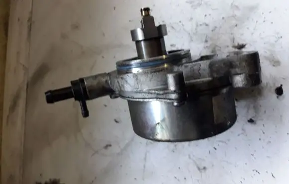 KIA Carnival Vacuum pump