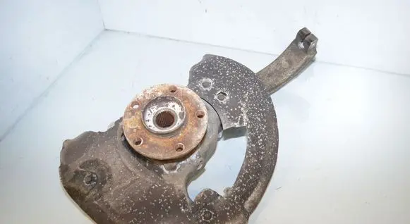 Front wheel hub
