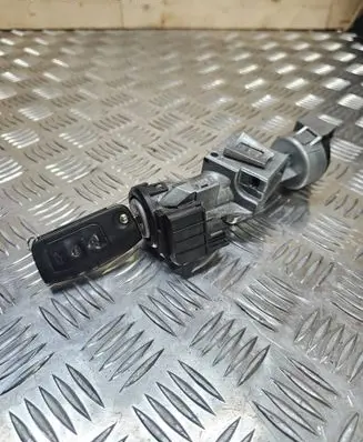 Ford C-MAX I Ignition lock 3m513f880ad