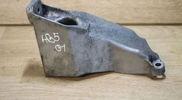 Audi A4 S4 B5 8D Engine mount bracket 8D0199307P