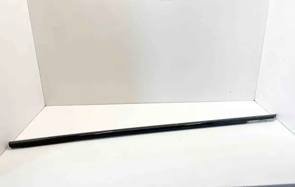 Front door glass trim molding