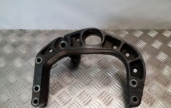 Mercedes-Benz Vito Viano W638 Engine mounting bracket A6112230504