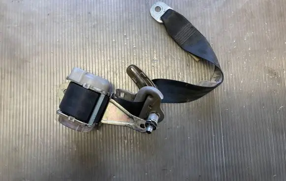 Lexus RX 300 Rear seatbelt H073801 H073811