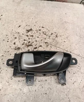 Infiniti Q50 Rear door interior handle