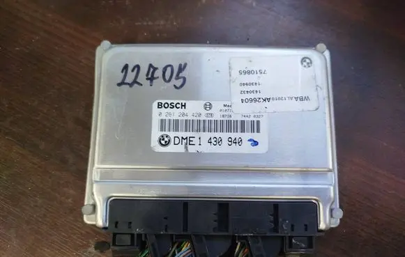 BMW 3 E90 E91 Engine control unit/module 1430940 0261204420