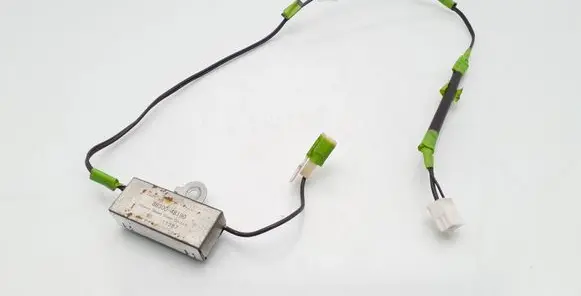Lexus RX 300 Aerial antenna amplifier 8630048190