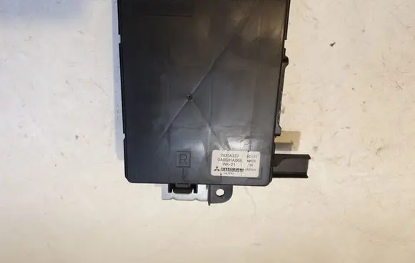Mitsubishi Outlander Air conditioner control unit module 7820A337