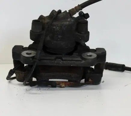 BMW 2 F22 F23 Rear brake caliper W09104
