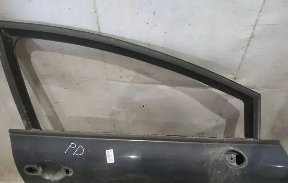 Seat Leon (1P) Front door glass trim molding