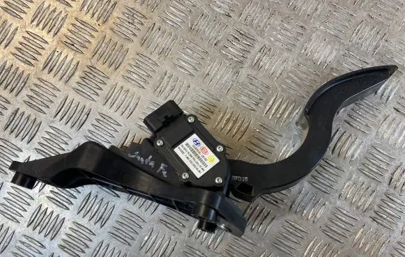Hyundai Santa Fe Accelerator throttle pedal 327262B100 CEJ0181A2B100