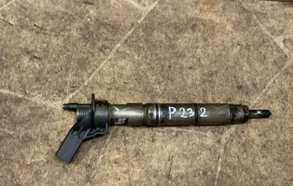 Mercedes-Benz E W212 Fuel injector A6420701387 070331