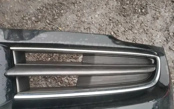 Subaru B9 Tribeca Front bumper lower grill