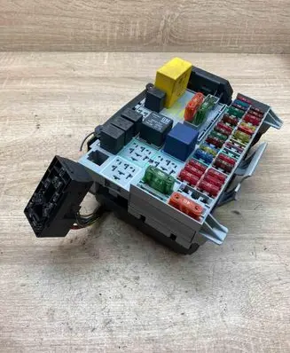 Opel Zafira A Fuse module 90589965 90589979 Used