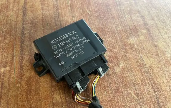 Mercedes-Benz A W169 Parking PDC control unit/module A1695450632