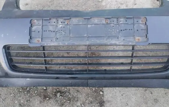 Toyota Corolla Verso E121 Front bumper lower grill