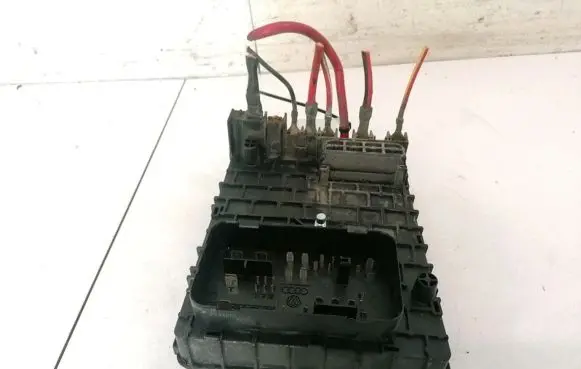 Volkswagen PASSAT B6 Fuse box set 3C0937125 63592777