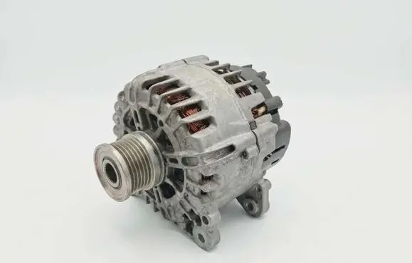 Volkswagen PASSAT B8 Generator/alternator AUDI03L903023K