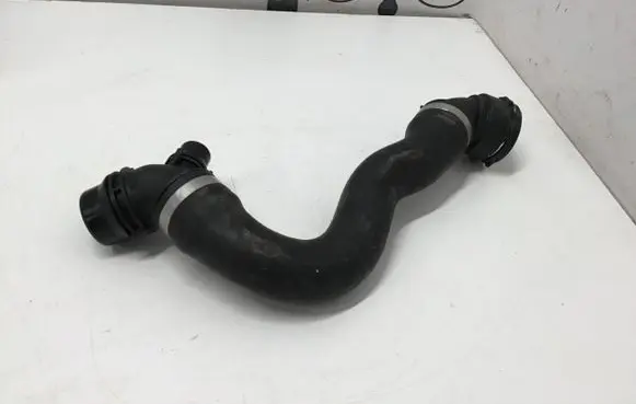 Coolant pipe/hose