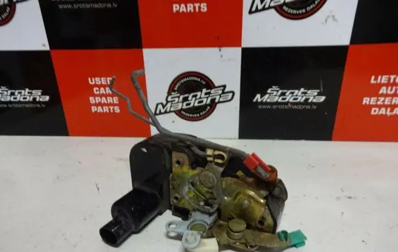 Chrysler Town & Country III Front door lock