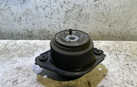 Mercedes-Benz ML W164 Engine mount bracket A2512403117