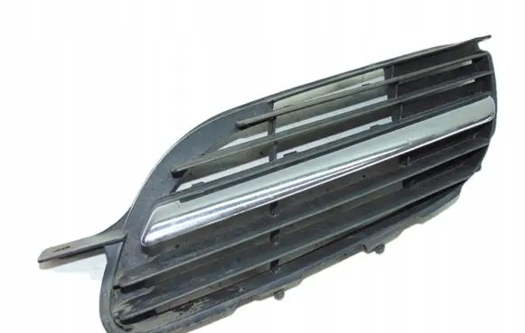 Nissan Almera Tino Front bumper lower grill
