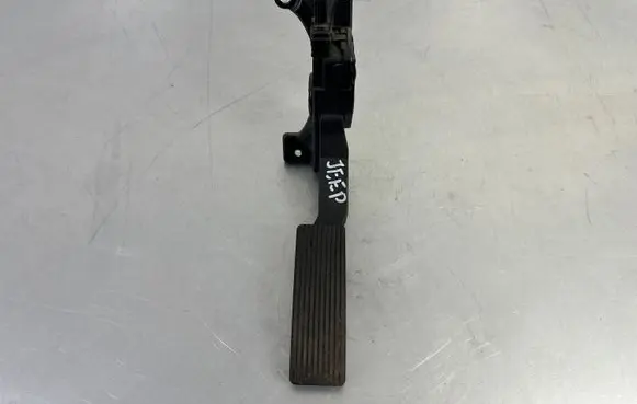 Jeep Grand Cherokee Accelerator throttle pedal 68021971AD