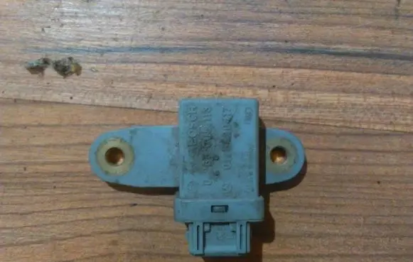 Mercedes-Benz A W168 Airbag deployment crash/impact sensor 0265005113 0125420417