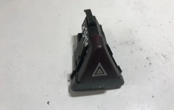 Mercedes-Benz A W168 Hazard light switch 1688206710 33100101