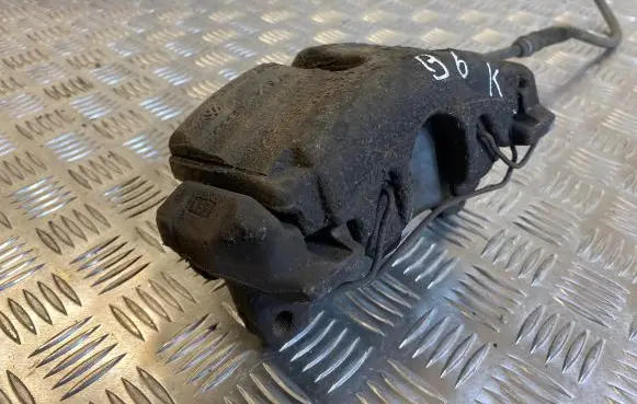 Volkswagen PASSAT B6 Front brake caliper