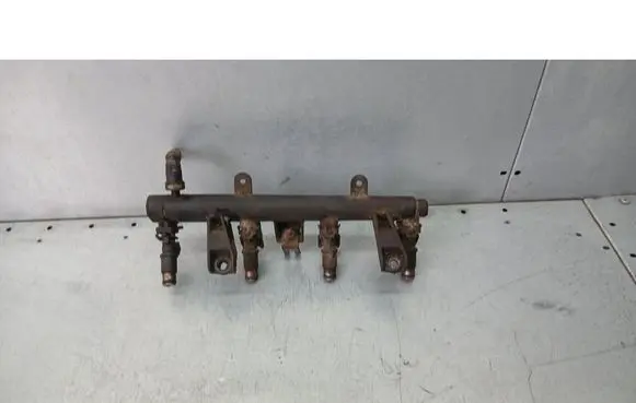 Fuel injector supply line/pipe