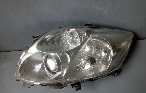 Toyota Auris 150 Headlight/headlamp 8115002460