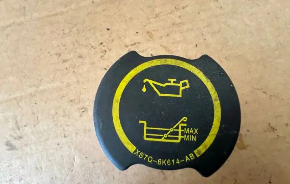 Jaguar X-Type Oil filler cap XS7Q6K614AB