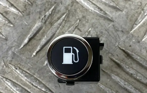 Jeep Grand Cherokee Fuel tank opening switch 68164107AA